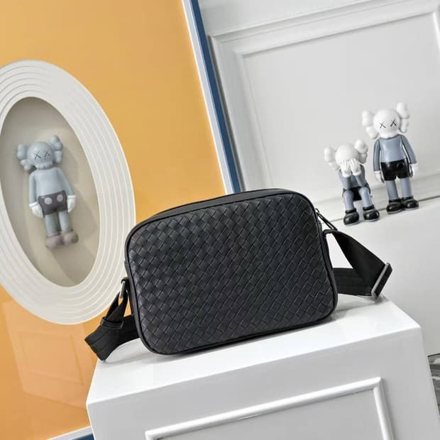 보테가 베네타(Bottega Veneta)의 인트레치아토