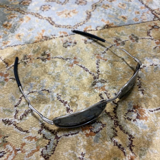 오클리 위스커 1.0 티탸늄 실버