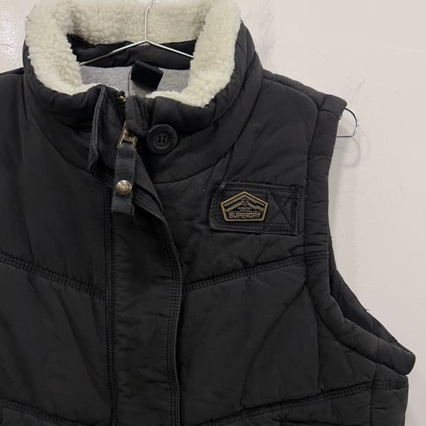 슈퍼드라이 재팬 털 카라 황동와펜 조끼 패딩