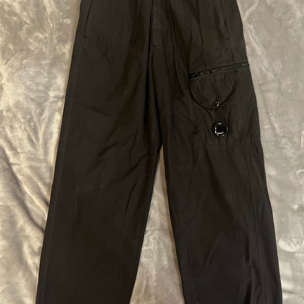 CP 컴퍼니 마이크로 랩스 박시 렌즈 팬츠