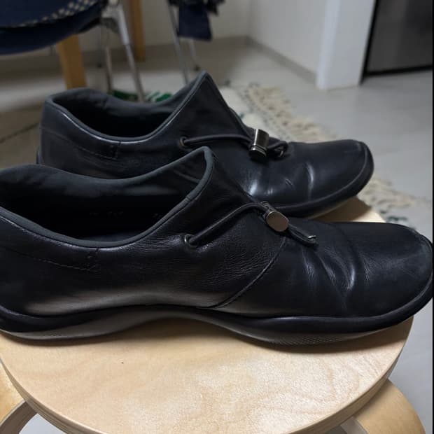 프라다 스트링 로퍼 