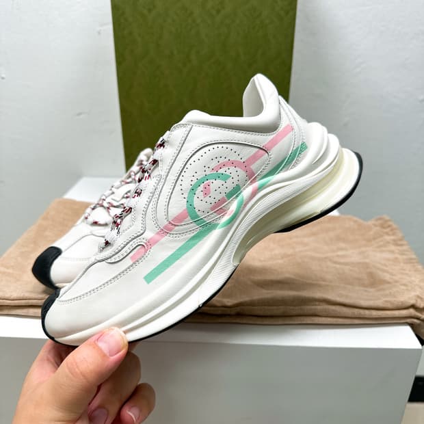 (정품/새상품) GUCCI 구찌 여성 화이트 인터로킹 런 스니커즈