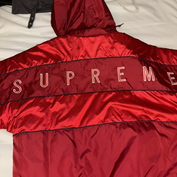 슈프림 위크 4 스포츠 파이핑 퍼피 자켓 레드