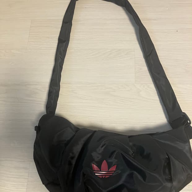 아디다스 크로와상 크로스백