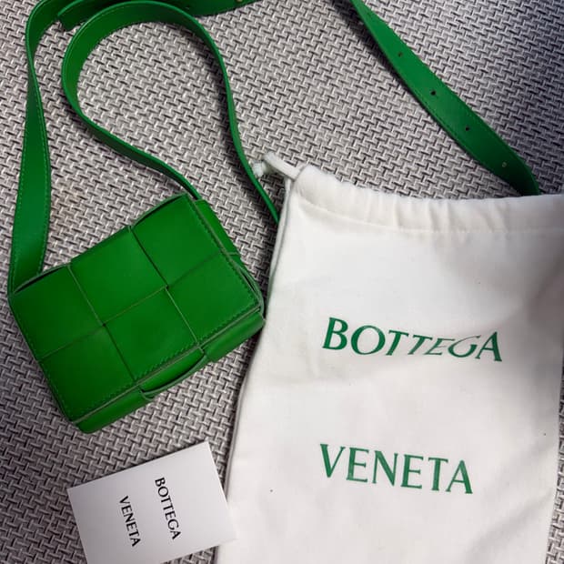 25ss/크림] 보테가베네타 미니 카세트백 그린