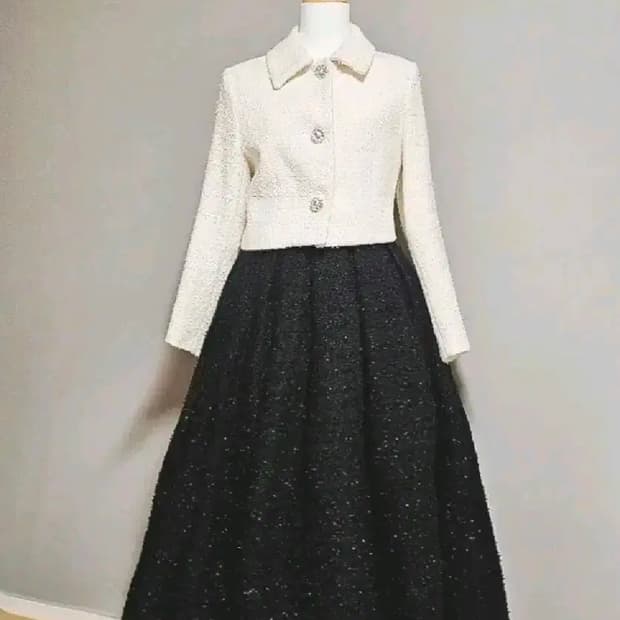 DINT딘트  화이트자켓&블랙스커트 셋업