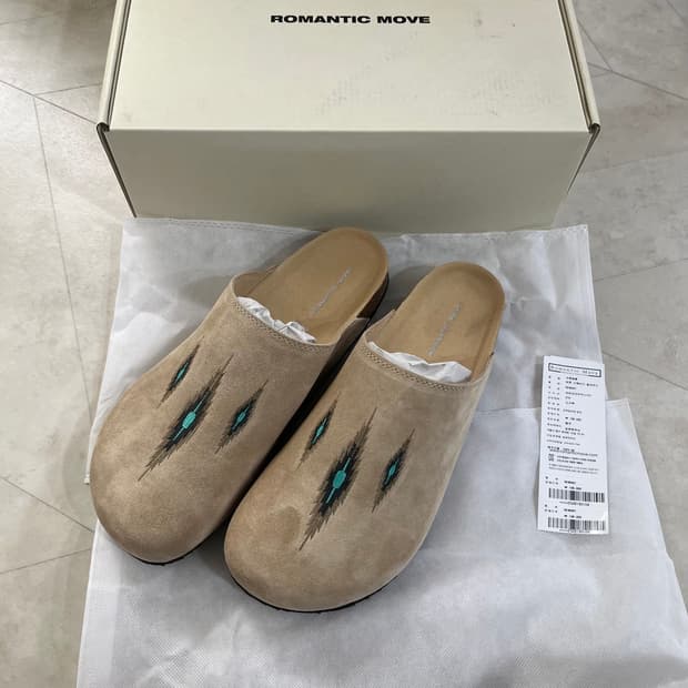 새상품(270) 로맨틱무브 아콘 자수 스웨이드 슬라이드 아이보리