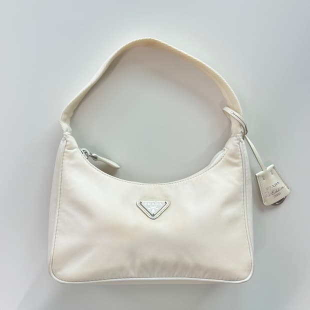 프라다 리에디션 포코노 리나일론 호보 숄더백