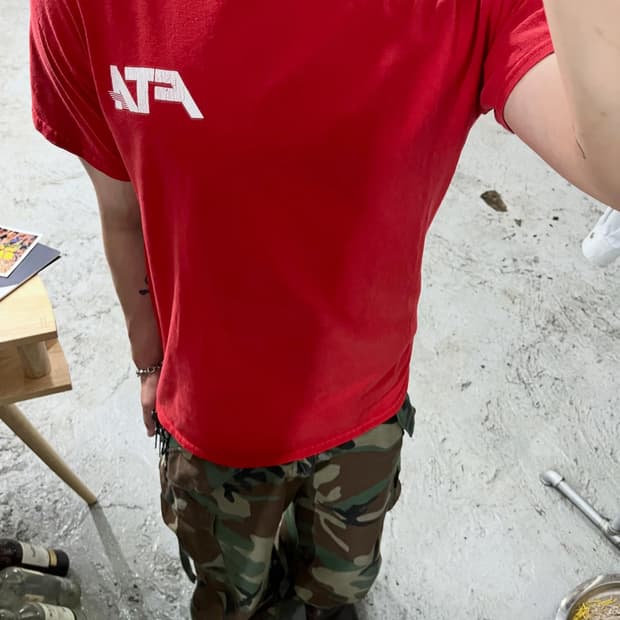 GILDAN lettering tee