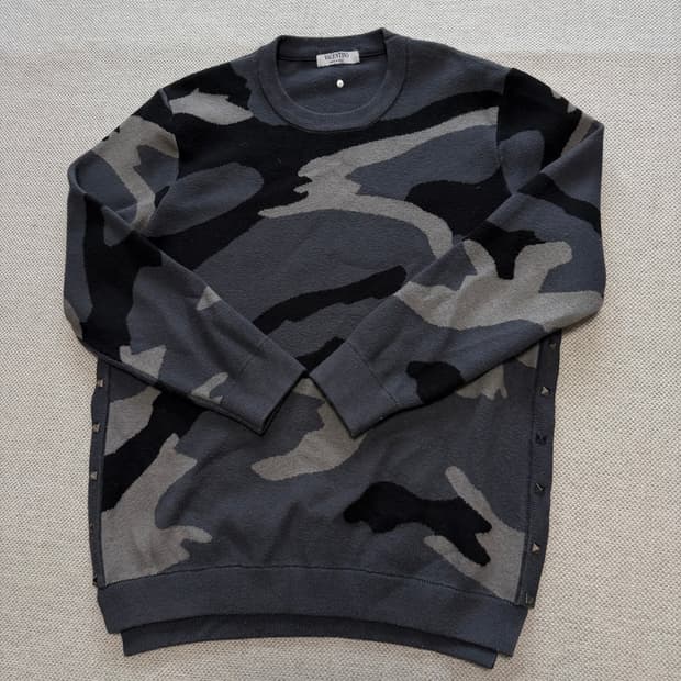 발렌티노 카모 니트