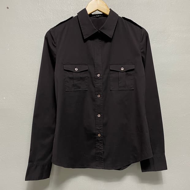 띠어리 포켓 견장 디자인 셔츠