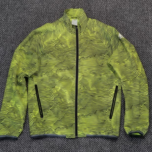 Adidas — 러닝 윈드브레이커 (네온 옐로우 스트라이프)