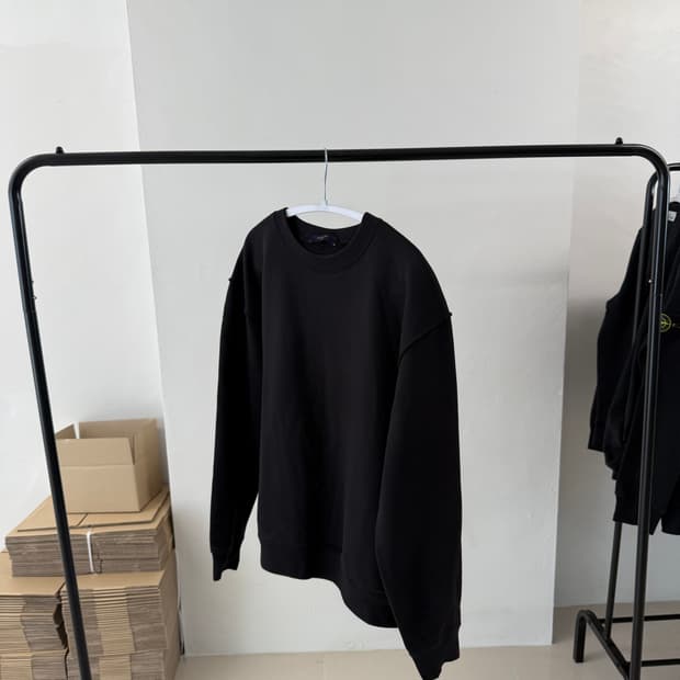 (S) 루이비통 인사이드 아웃 맨투맨 블랙 