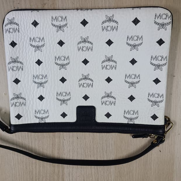 MCM 비세토스 패턴의 화이트 미니 숄더백