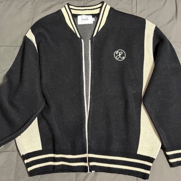 엑스톤즈 마리 스타디움 니트 집업 M사이즈