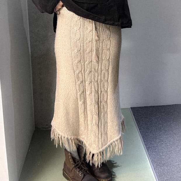 cable v knit skirt