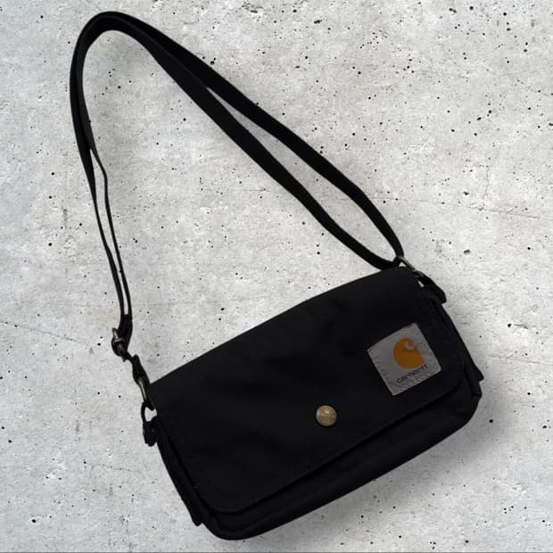 칼하트 블랙 미니 메신저백