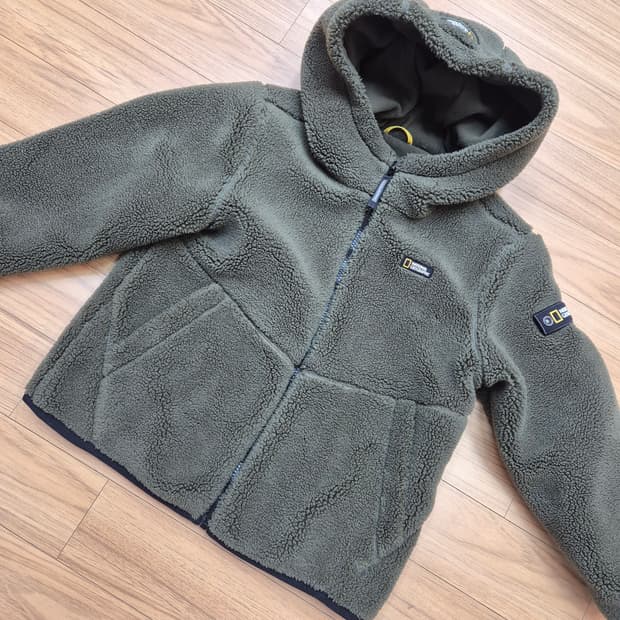 내셔널지오그래픽 키즈 뽀글이 후리스 판매합니다. 색상은 카키색이고, 사이