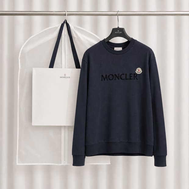 몽클레어 와펜 패치 맨투맨 