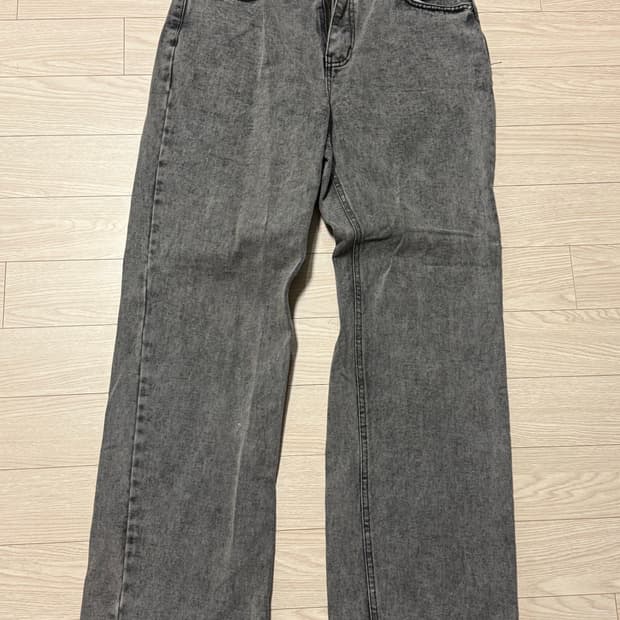 Stone-washed jeans