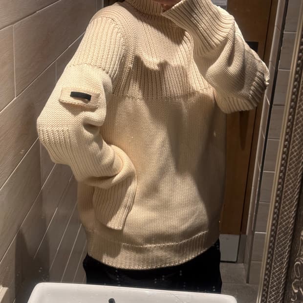 프라다 목폴라 니트