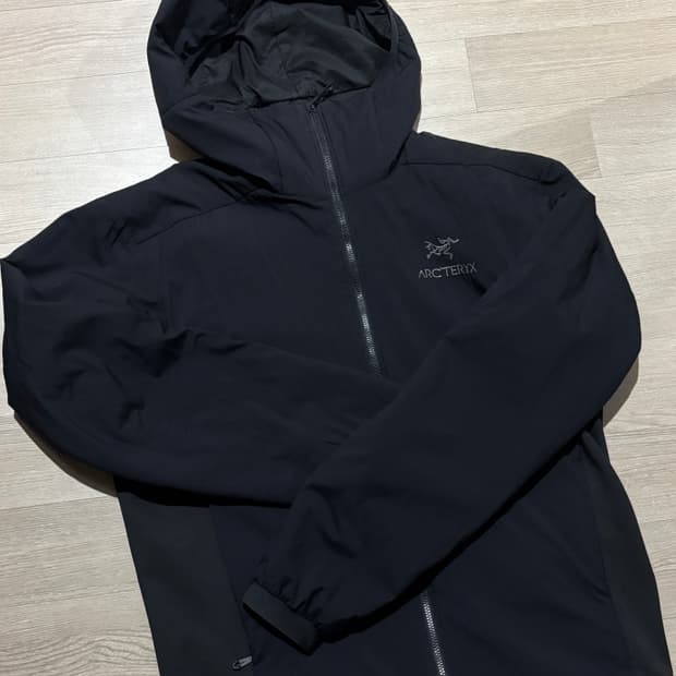 아크테릭스 아톰 후디 블랙