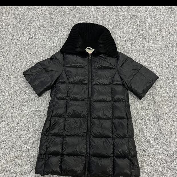 38 프라다 반팔패딩 0129H1