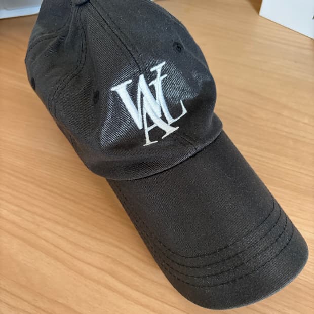 우알롱 코티드 유광 볼캡