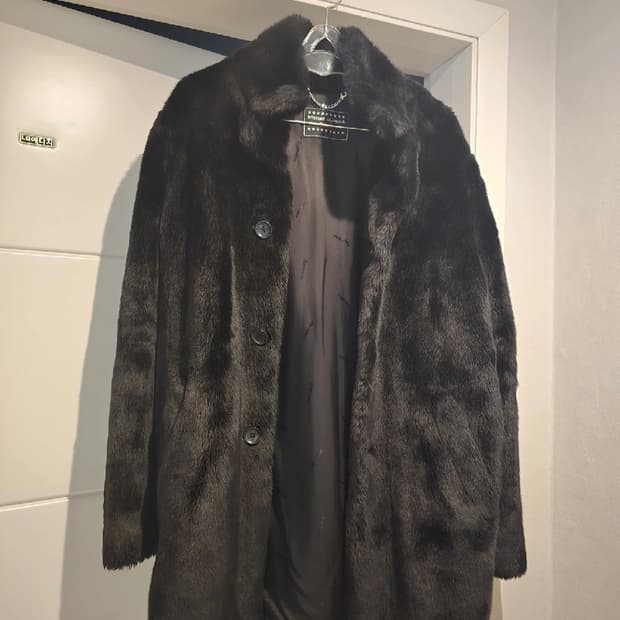 슈프림 x 히스테릭 글래머 블랙 퍼 코트 L