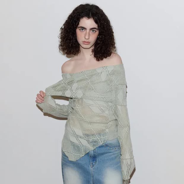 폴리수엠 ARGYLE LACE OFF-SHOULDER SWEATER (M