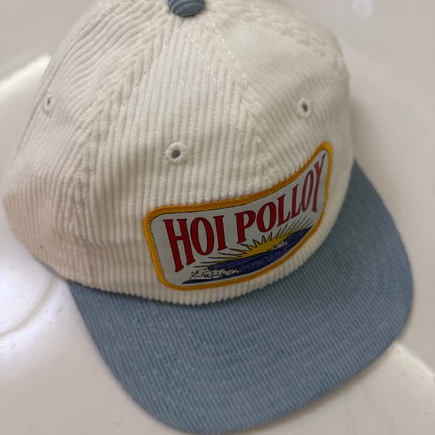 Hoi Polloy 브랜드의 코듀로이 캡 모자