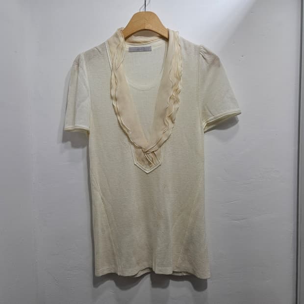 데코(DECO) 실크 프릴 장식 린넨혼방 반팔 니트