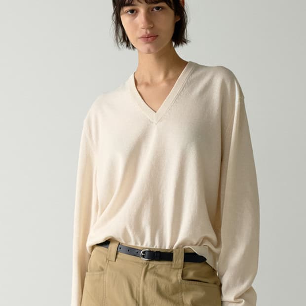 파사드패턴 페이퍼 브이넥 니트 (ivory)