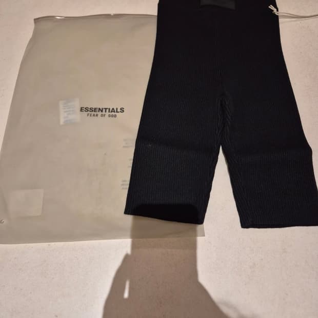 Fear of God 에센셜 와플 바이커 쇼츠 블랙 사이즈 S