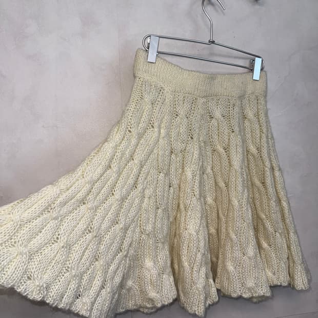 Ivory twist unbalanced knit skirt