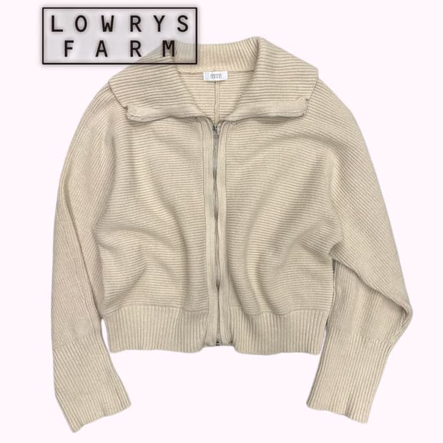 ribbed beige knit zip-up