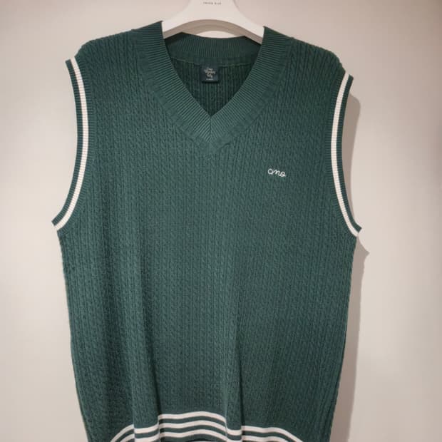 [크루멤버스온리] 케이블 니트 베스트 (그린)