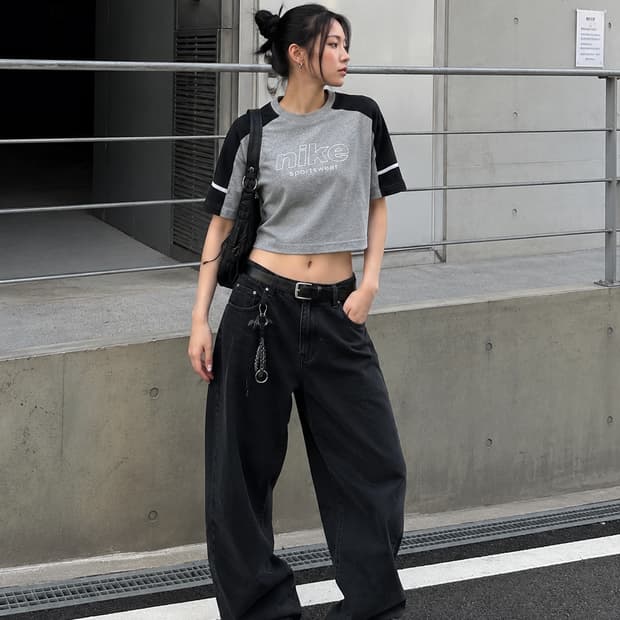 나이키(Nike) Nsw 센터 로고 라글란 배색 크롭 반팔티셔츠