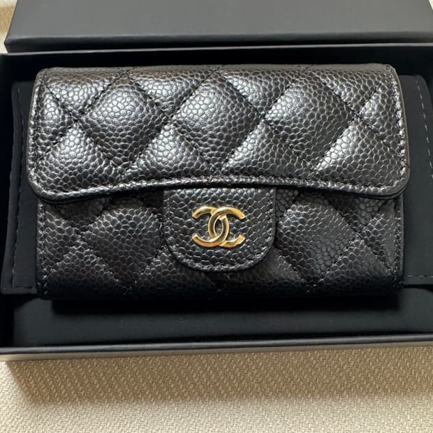 샤넬 클래식 똑딱이 카드지갑 금장 새제품 AP0214