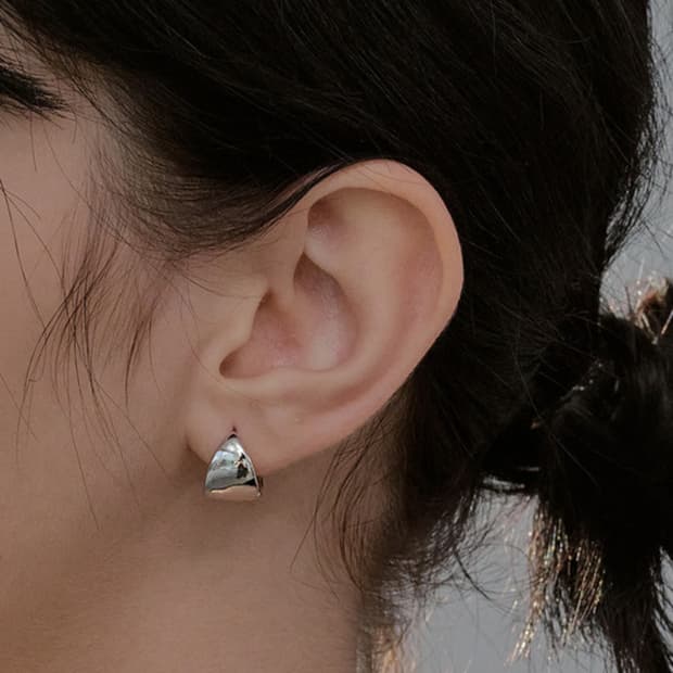 헤이 볼드 콘 귀걸이 Hei BOLD CONES EARRING 태연 채영