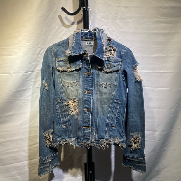 L.G.B MUDWASHED DENIM TRUCKER