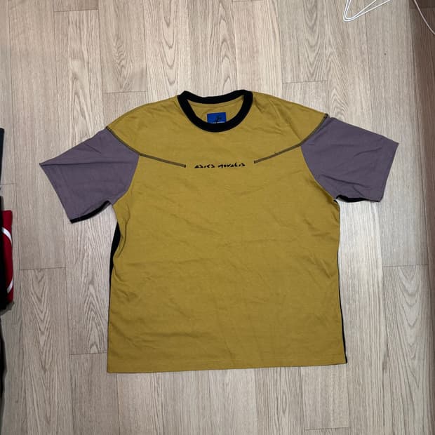 키코코스타디노브 아식스 노발리스 티셔츠