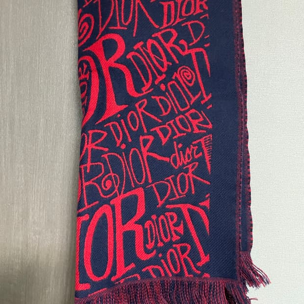 디올 그래픽 디자인 머플러