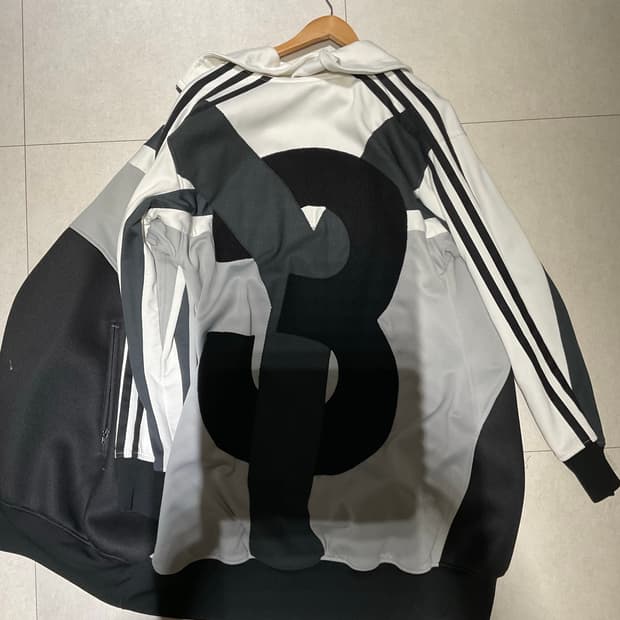 y3 요지야마모토 바시티 져지