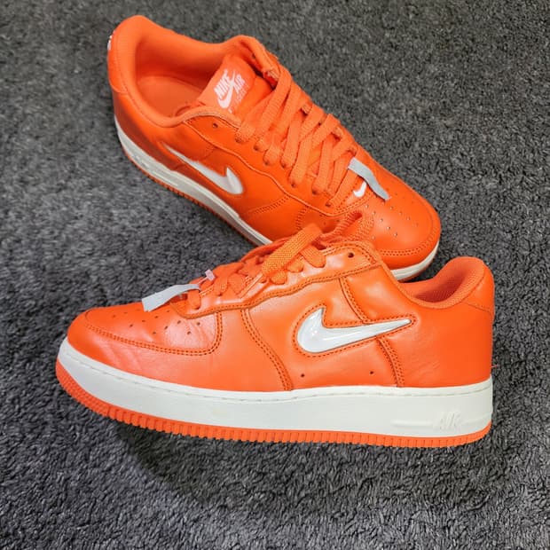 나이키 에어포스1 로우 컬러 오브 더 먼스 세이프티 오렌지  