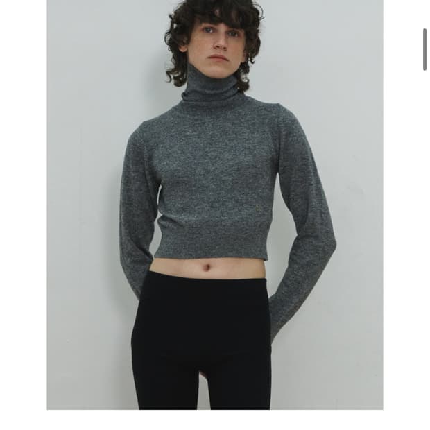 문선 MJ Crop Turtle Neck Knit