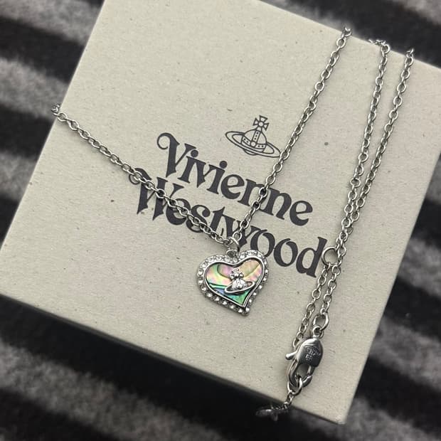 비비안웨스트우드 페트라 하트 실버 목걸이
