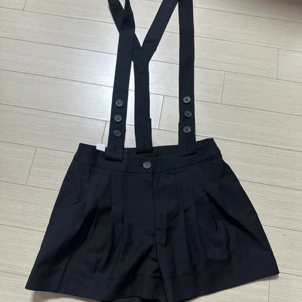 JIAKIM 브랜드의 검정색 반바지