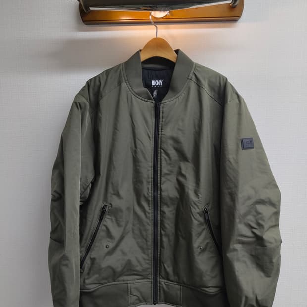 L) DKNY GOLF ma-1 점퍼 팝니다