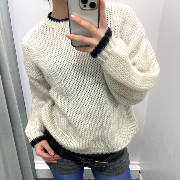 아이보리 아크릴 니트